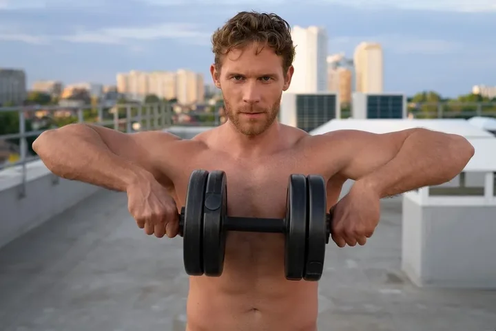 Budowanie masy mięśniowej po 30. roku życia – od czego zacząć?