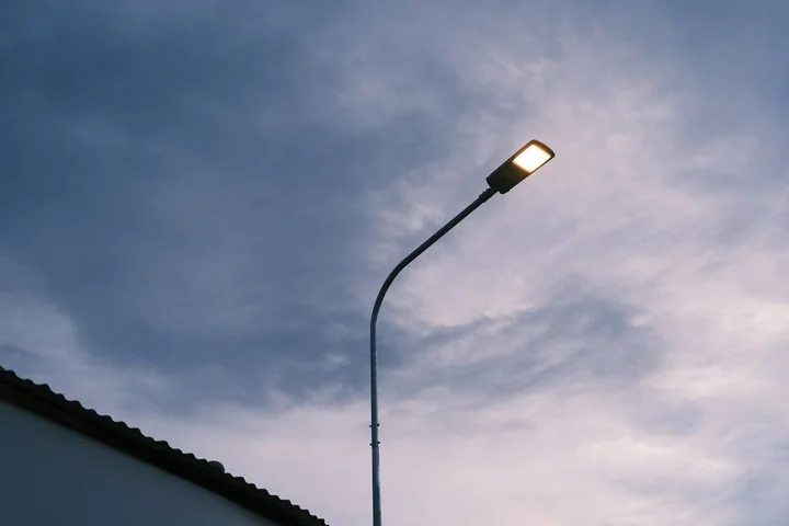 Jak zaplanować oświetlenie ulicy, chodnika lub ciągu pieszego?