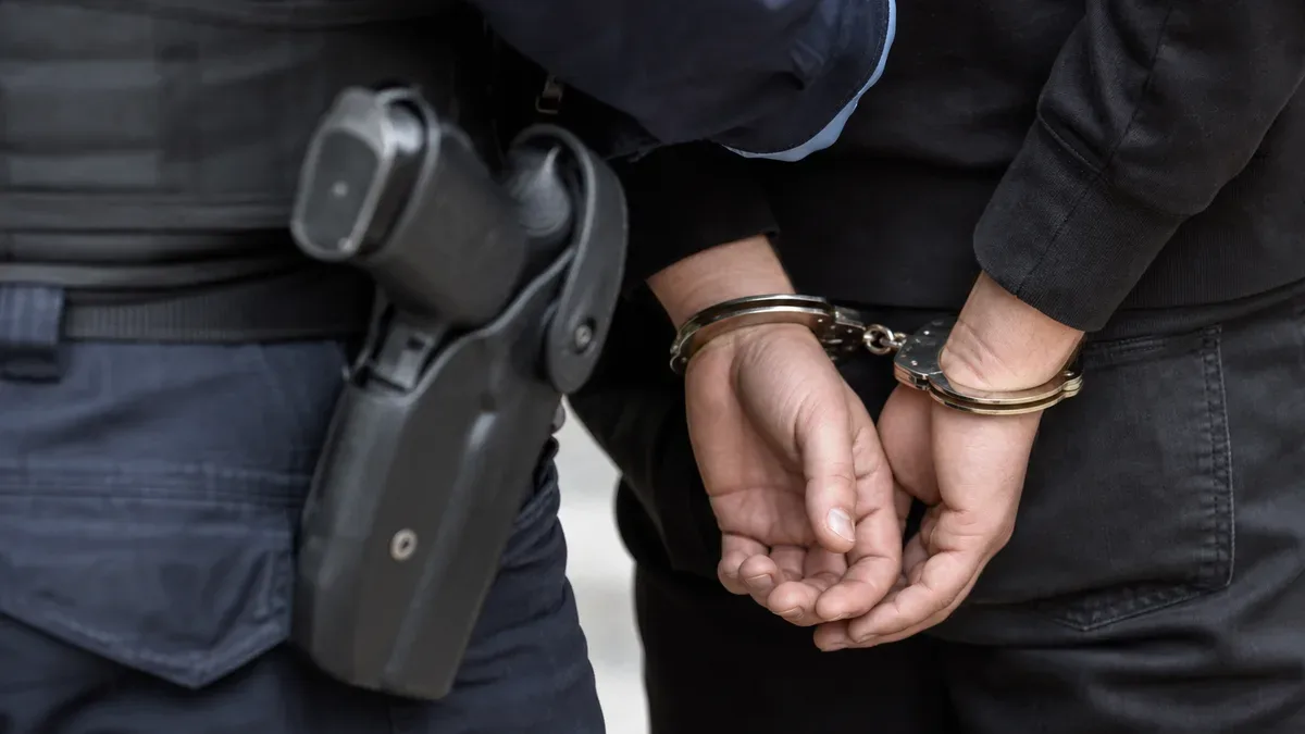 Pojechali po podejrzanego o pobicie. U znajomego znaleźli 58 gramów narkotyków