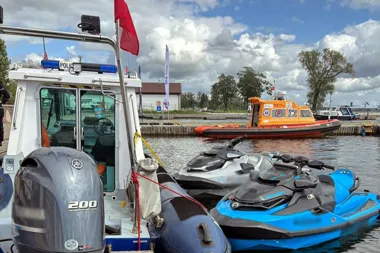 Policjanci odzyskali cztery skradzione skutery wodne warte ponad 450 tysięcy złotych. 26-latek trafił do aresztu - Aktualności Policja Warmińsko-Mazurska