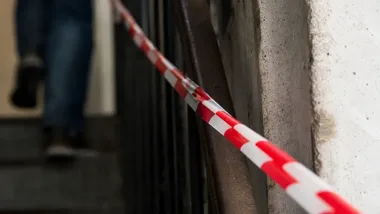 Krzyki i groźby w mieszkaniu w Giżycku. Podejrzany ma je opuścić