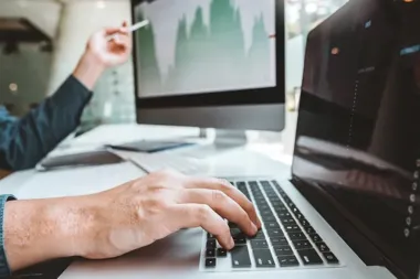 Jakie rozwiązania oferuje GS Software dla firm z branży logistycznej i produkcyjnej?