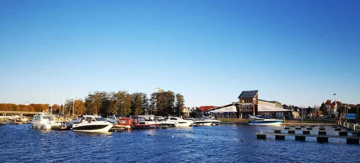 Grafika promocyjna wydarzenia PODWODNE SPRZĄTANIE PORTU EKOMARINA GIŻYCKO — sprzątamy dno i nabrzeże Mazur