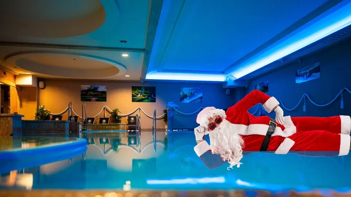 Obrazek przedstawia grafikę promocyjną wydarzenia Rodzinne Boże Narodzenie w zamku Hotel St. Bruno w Giżycku