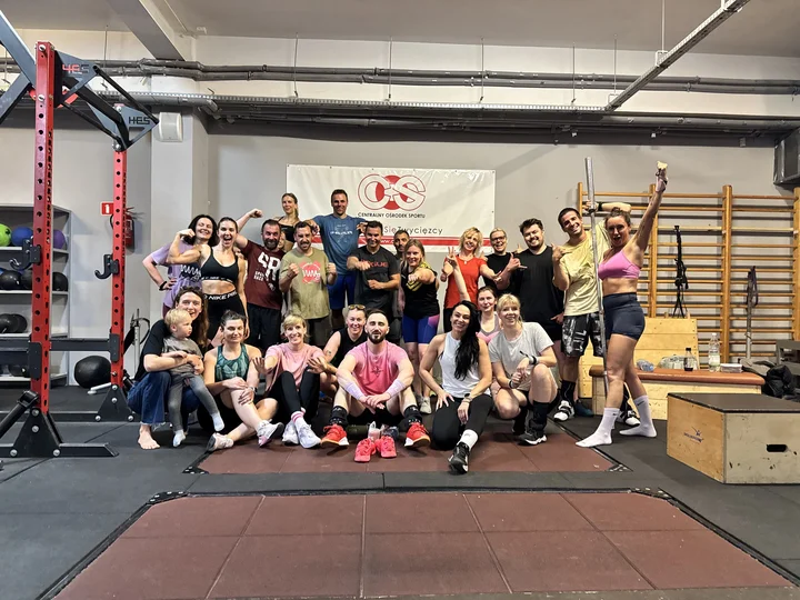 Grafika promocyjna wydarzenia WWA CAMP Vol.2 w Giżycku – sportowy obóz z treningami, plażą i ogniskiem