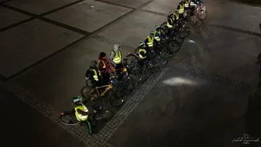 Mały odblask, większa szansa na reakcję kierowcy. Akcja w Giżycku