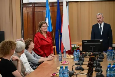 Dziesięcioro pedagogów z Giżycka wyróżnionych za pracę w szkołach i przedszkolach