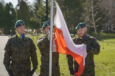 Katyńska pamięć wróciła na cmentarz w Giżycku w cieniu Krzyża Katyńskiego
