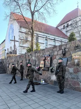 Giżycko oddało hołd ofiarom Smoleńska przy Murze Pamięci
