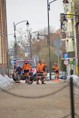 Wiosenne porządki w Giżycku – miasto sprząta ulice po wymagającej zimie