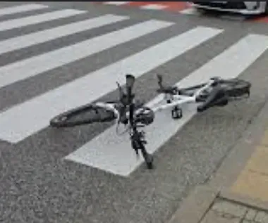 14-latek na rowerze wjechał pod Toyotę. Trafił do szpitala