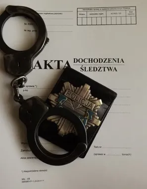 Dobijał się do mieszkania i rozbijał butelki. W Giżycku złamał zakaz sądu