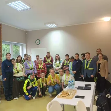 Jesienny zmrok i oszustwa w sieci. Policjantki rozmawiały w Rynie