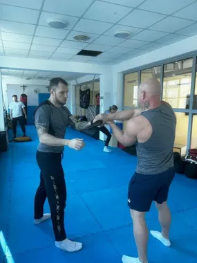 Giżyccy policjanci wygrali z zagrożeniem - ćwiczyli obezwładnianie i obronę