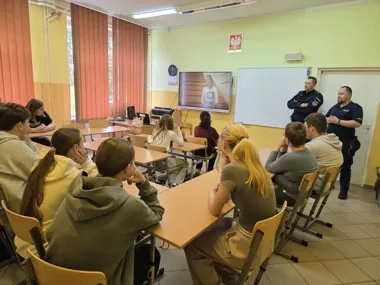 W Upałtach policjanci przypomnieli dzieciom o rzeczach, które ratują życie