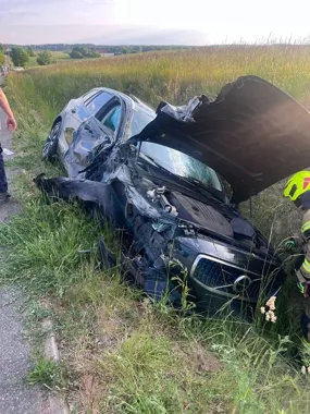 Ciągnik skręcał w lewo, Volvo wyprzedzało. Zderzenie na DK59 koło Giżycka