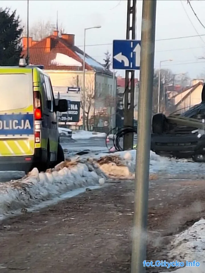Suwalska w Giżycku - dachowanie po alkoholu i 27 wykroczeń w weekend